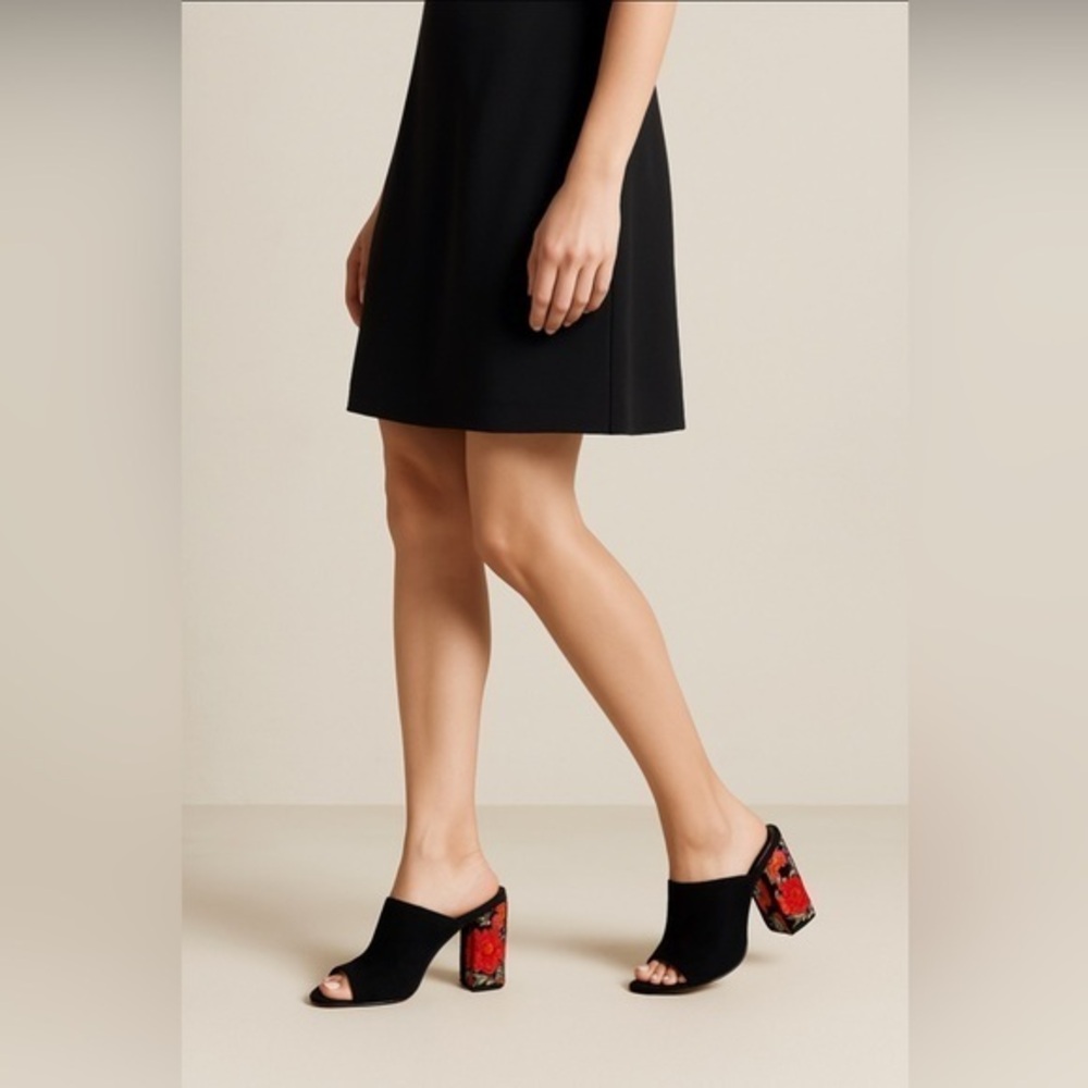 Public Desire Sian Faux Suede  raised block heels w/ beautiful embroidery 🌺🌸